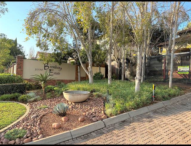 4 BEDROOM FREEHOLD FOR SALE IN BRONBERG